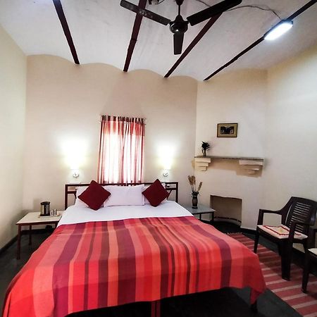 Naurang Yatri Niwas Hotel Garli Exterior photo