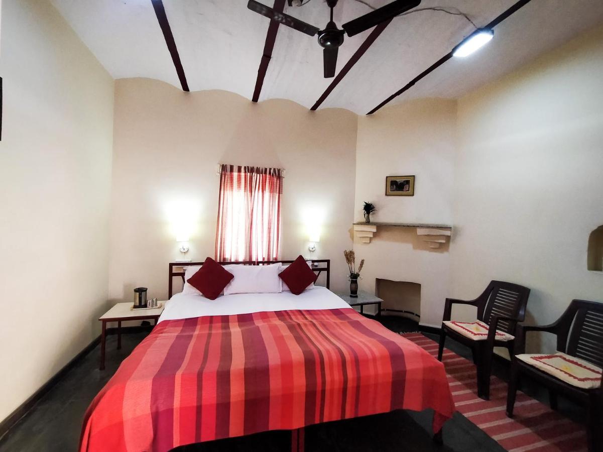 Naurang Yatri Niwas Hotel Garli Exterior photo