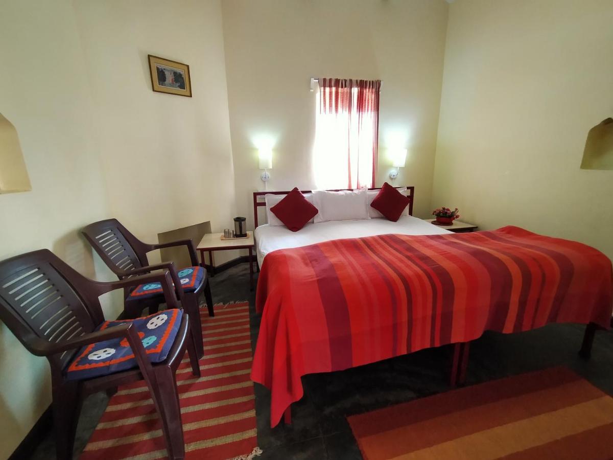 Naurang Yatri Niwas Hotel Garli Exterior photo