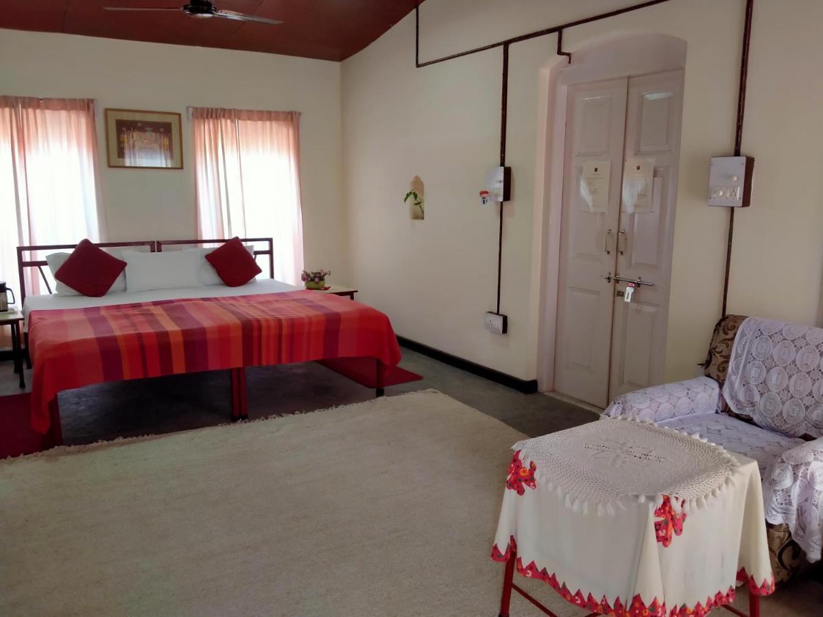 Naurang Yatri Niwas Hotel Garli Exterior photo