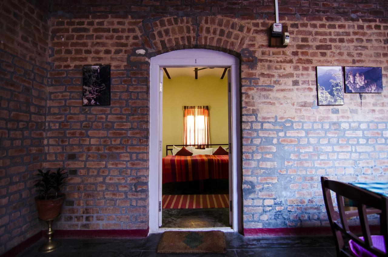 Naurang Yatri Niwas Hotel Garli Exterior photo