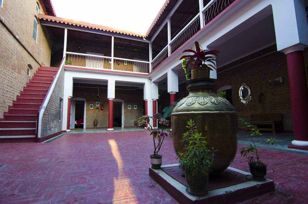 Naurang Yatri Niwas Hotel Garli Exterior photo